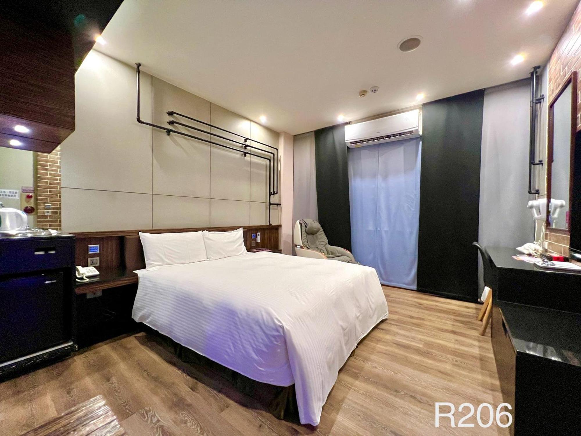 Catwalk Motel -Тайнань Экстерьер фото